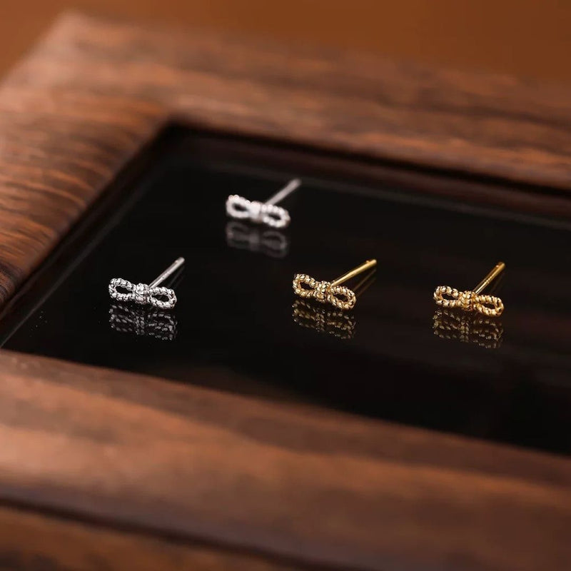 「ツイストリボン」シルバーピアス