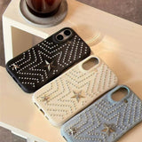 「デニム生地×スタッズ」ヴィンテージ感あふれるスマホケース