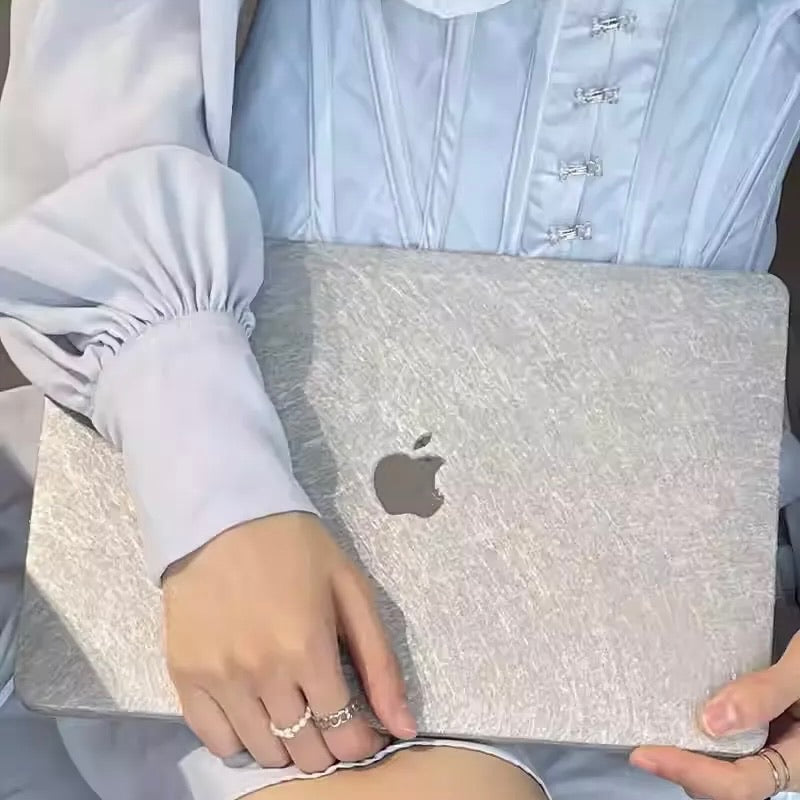 「雲のような滑らかさ」MacBook保護ケース