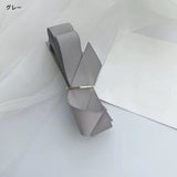 「大人かわいい」を日常に。上品リボンで仕上げる、洗練バナナクリップ