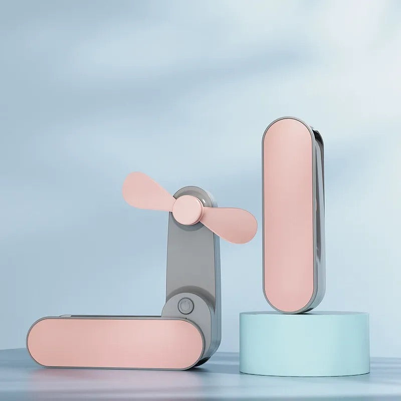 「そよ風も、充電も」ミニ扇風機付きモバイルバッテリー
