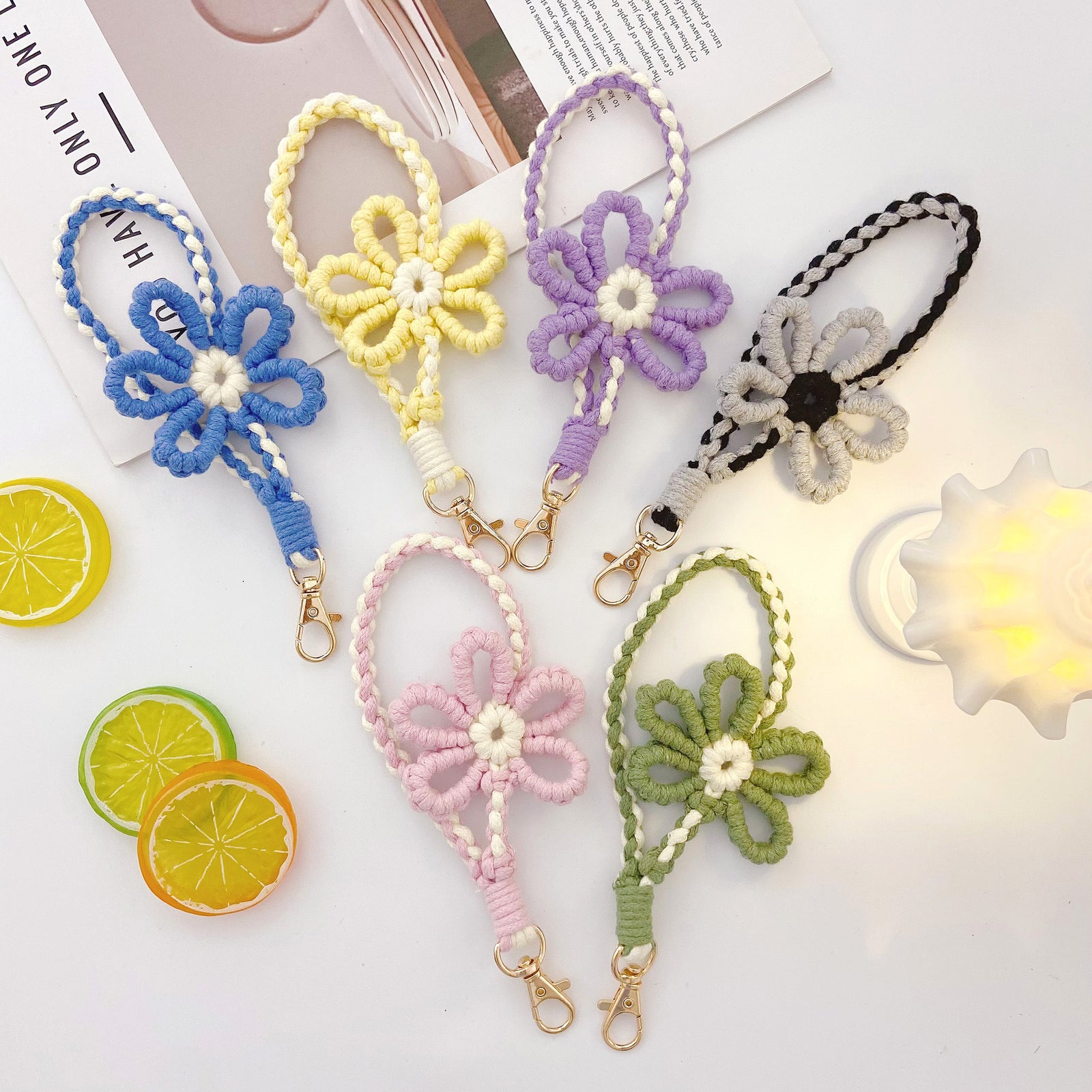 マカロンナ　❀フラワーオブライフキーホルダー❀ 心ときめく、手編みの花。マカロンカラーのフラワーモチーフ・スマホ