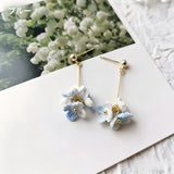 春の訪れを耳元に。ゆらゆら揺れる「アジサイ編み」の小さめハンドメイドピアス