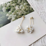 春の訪れを耳元に。ゆらゆら揺れる「アジサイ編み」の小さめハンドメイドピアス