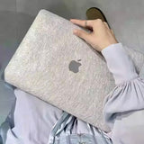 「雲のような滑らかさ」MacBook保護ケース