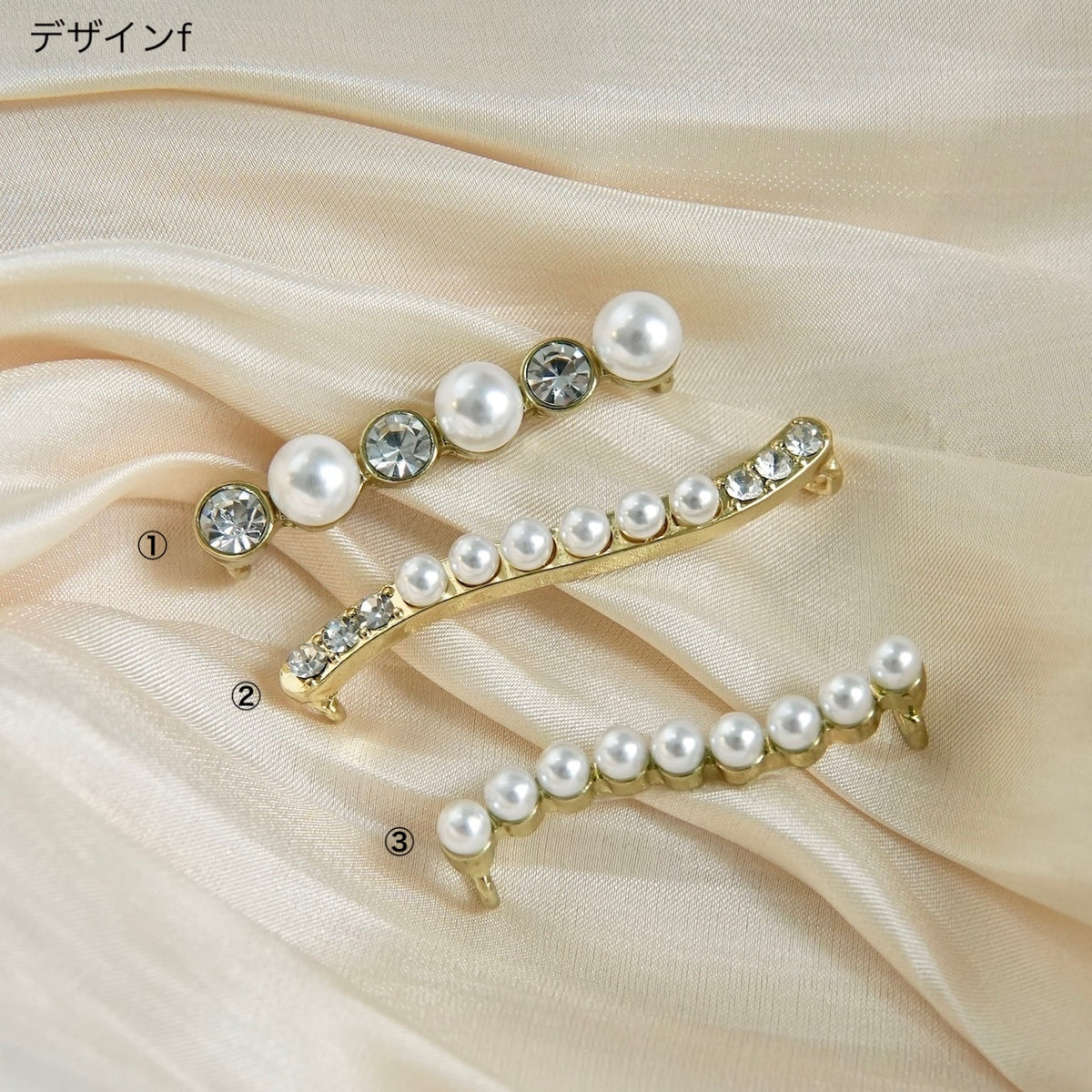 エレガンスを一歩に込めて」足元を輝かせるシューズアクセサリー