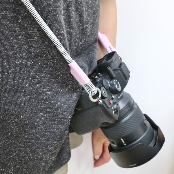 「いつでも一緒」3WAYで使える編み込みスマホショルダー