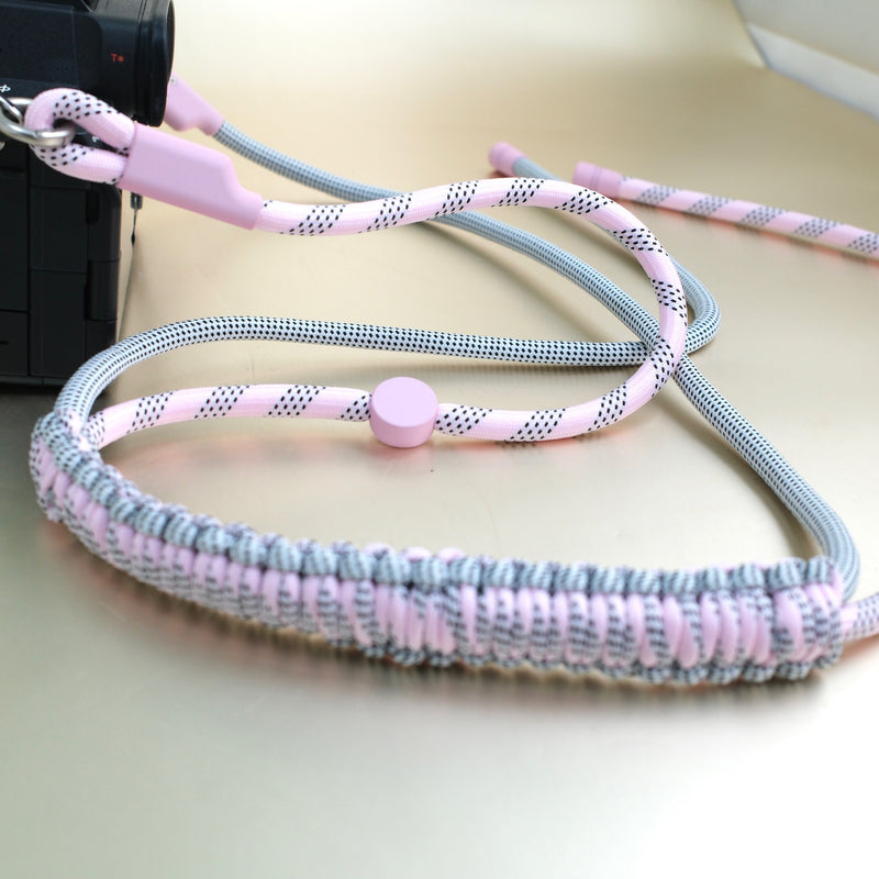 「いつでも一緒」3WAYで使える編み込みスマホショルダー