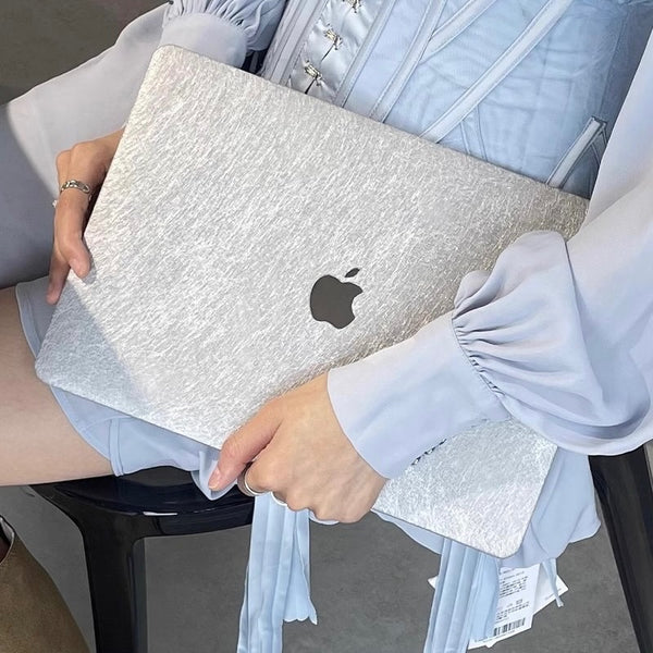 「雲のような滑らかさ」MacBook保護ケース