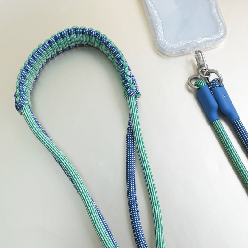 「いつでも一緒」3WAYで使える編み込みスマホショルダー