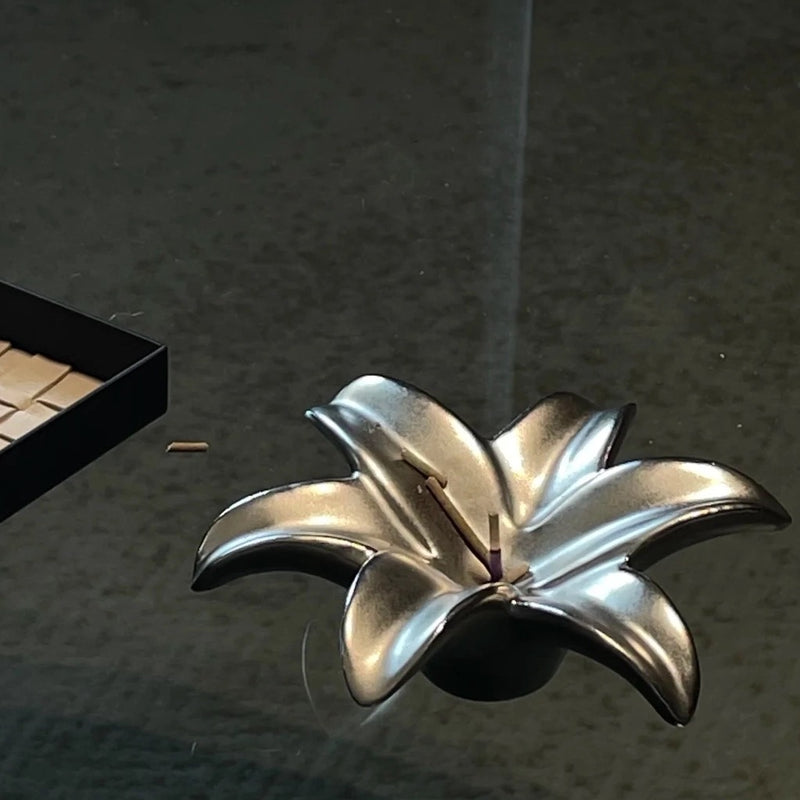 「ゆらぐ香り」ゆりモチーフ陶器お香立て