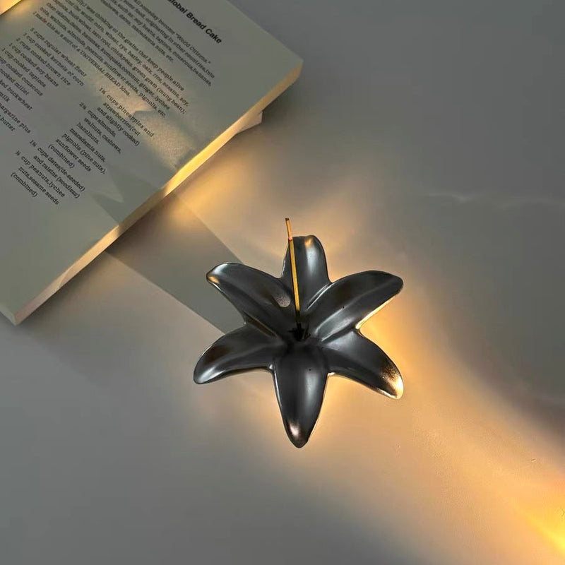 「ゆらぐ香り」ゆりモチーフ陶器お香立て