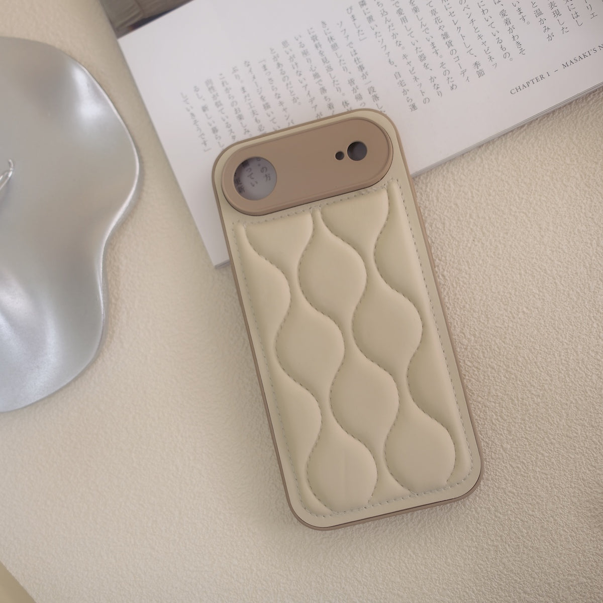 17シリーズ対応「ホワイトキルト」PUレザースマホケース – gaacal
