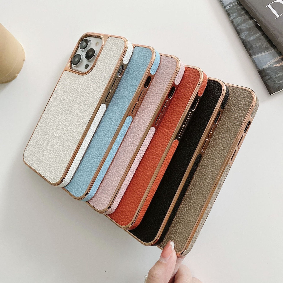 アンテプリマ　スマホケース　コサージュ　ブローチ　マスタード　ビーズバッグ　辛子 触り心地の良いPUレザーとお洒落なデザイン！高品質な革調素材