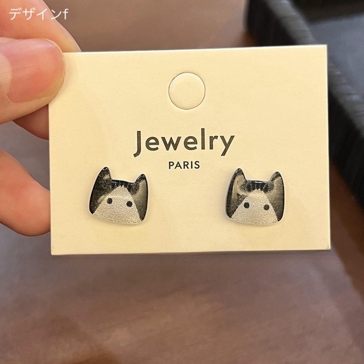 小さな猫のチタンピアス（通常販売・特典対象） ピアス ニッケルフリー メタル お座りネコ ストーン チタン