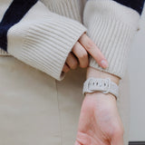 「立体フラワー＆バタフライ模様」シリコンアップルウォッチバンド