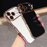 「好きなものと過ごす日は、もっと楽しい」手になじむウェーブ ハートメタリック iPhoneケース