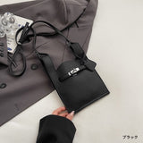 大人かわいいを叶える、上品なロック付きミニショルダーバッグ