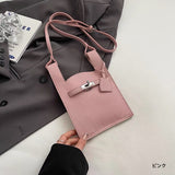 大人かわいいを叶える、上品なロック付きミニショルダーバッグ