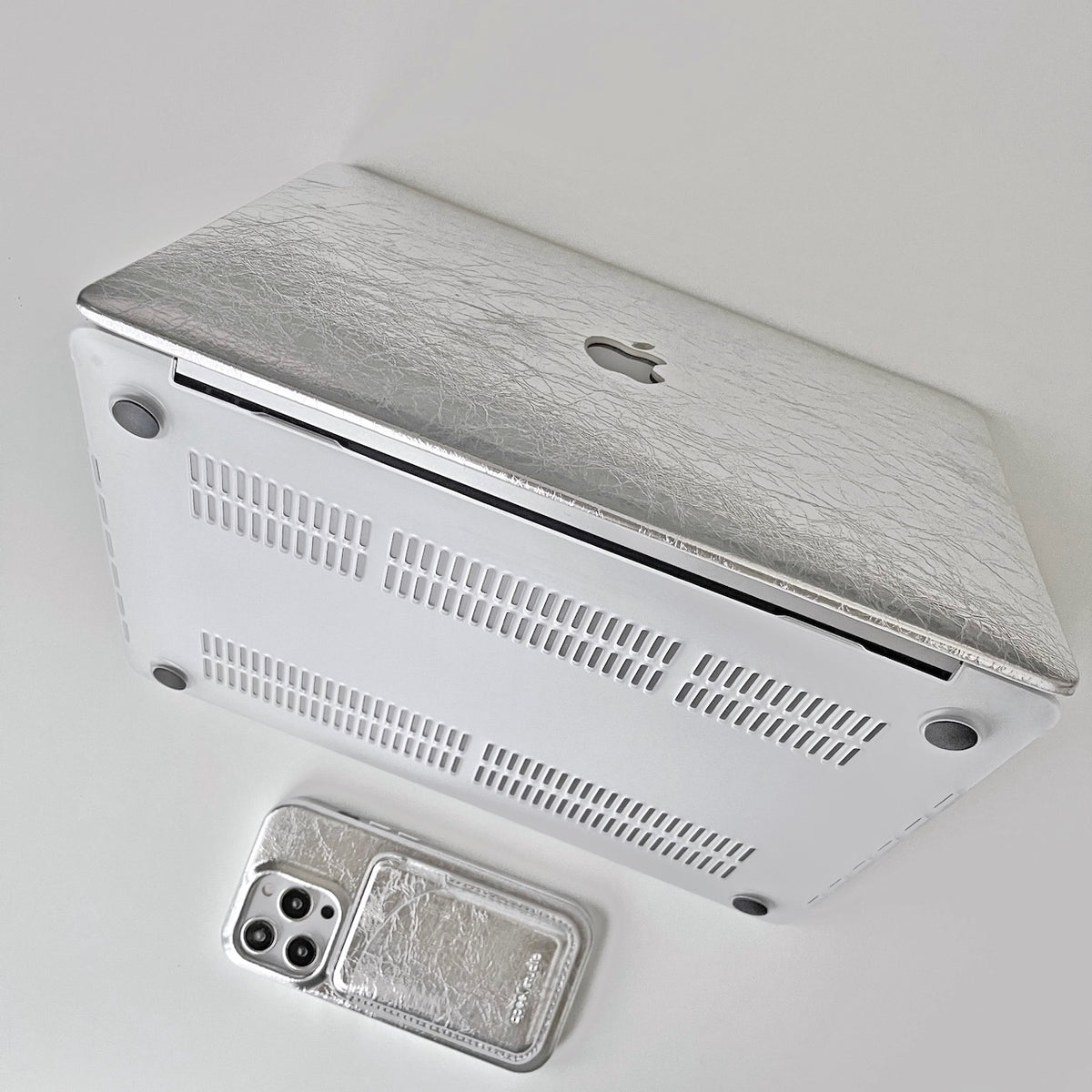 光の守り」シルバーMacBookケース – gaacal