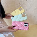 「何でもない日も、私らしく輝く」ぷっくり丸み キルティング iPhoneケース