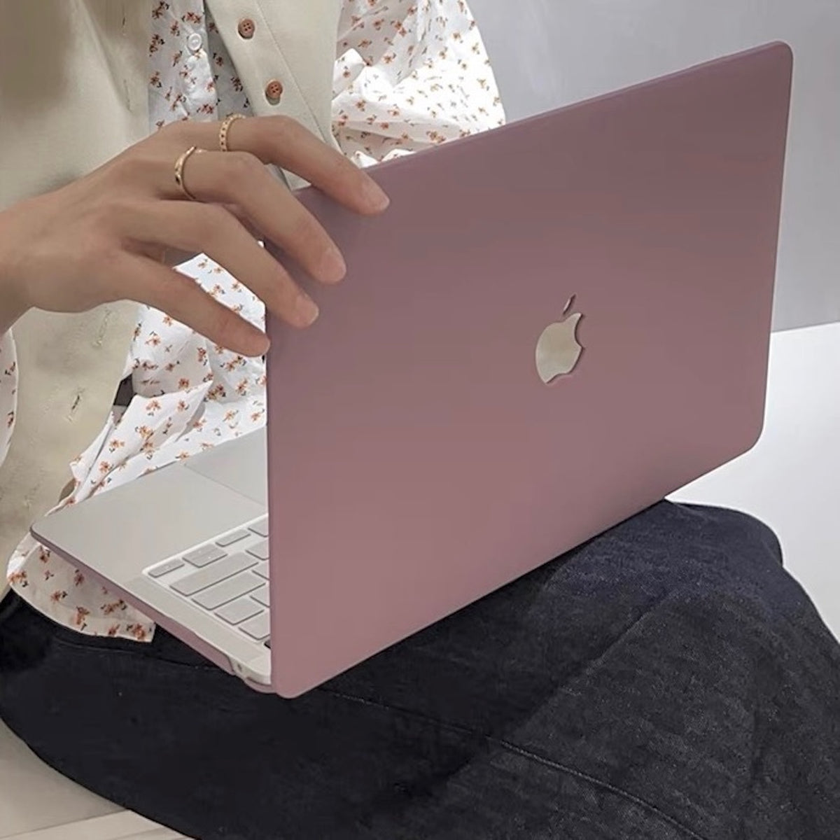 【COLOURBANANA】Macbook ケース パープル マーブル colorbananaのWhite Grid macbook air 2021インチケース