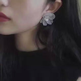 「花びらの余韻」海棠モチーフピアス／イヤリング〈片耳〉