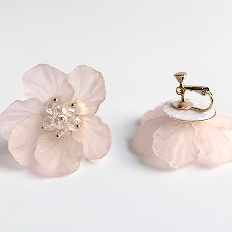 「花びらの余韻」海棠モチーフピアス／イヤリング〈片耳〉