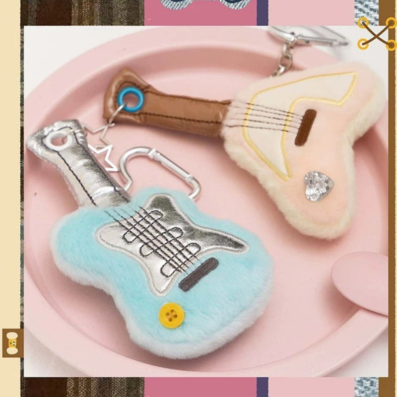 ふわもこギター」ぬいぐるみ風チャーム – gaacal