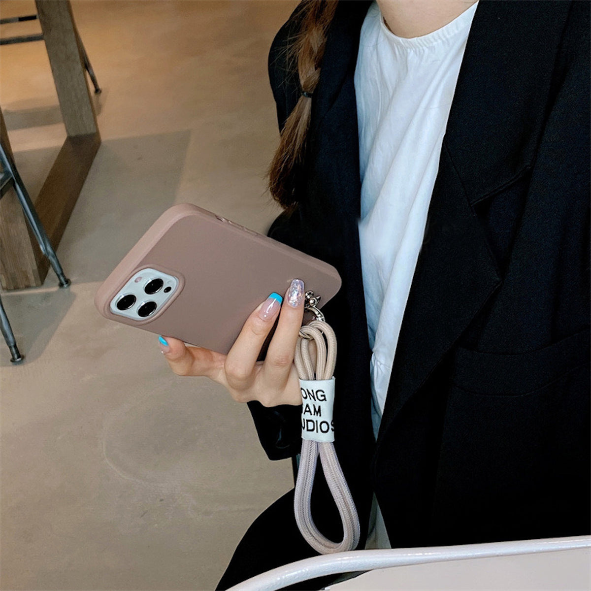 落ちないデザイン」落下防止ストラップ付きiPhoneケース – gaacal